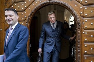 Bílý kůň, to jsme tady ještě neměli. Politici krit...